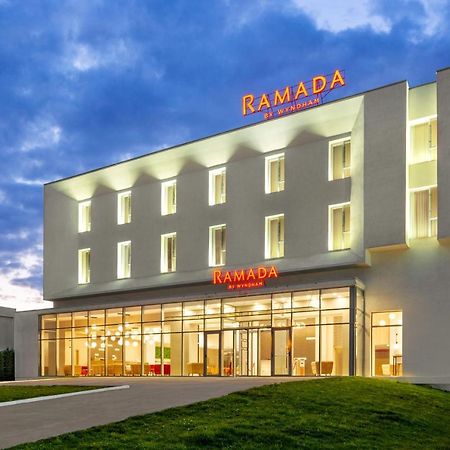 Hotel Ramada By Wyndham Târgu Jiu Extérieur photo