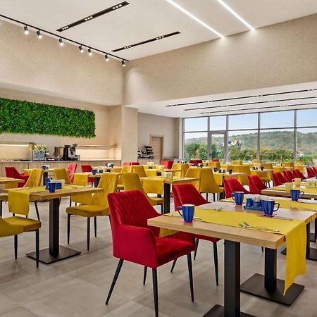 Hotel Ramada By Wyndham Târgu Jiu Extérieur photo