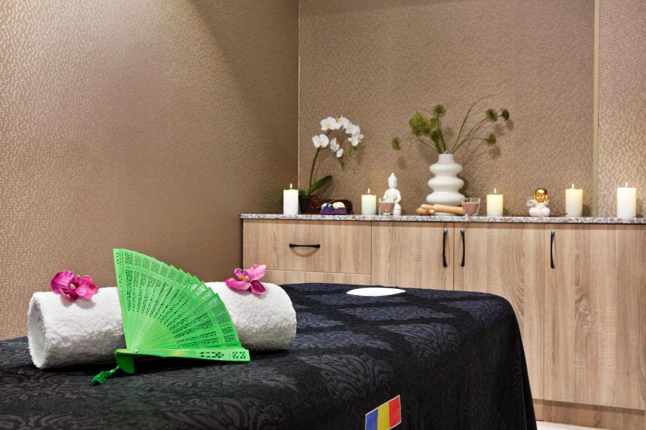 Hotel Ramada By Wyndham Târgu Jiu Extérieur photo