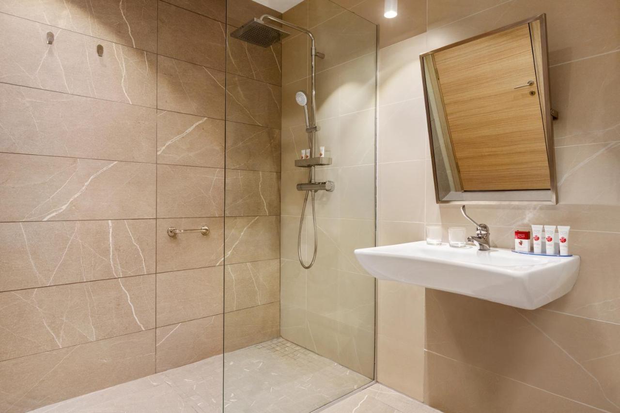 Hotel Ramada By Wyndham Târgu Jiu Extérieur photo