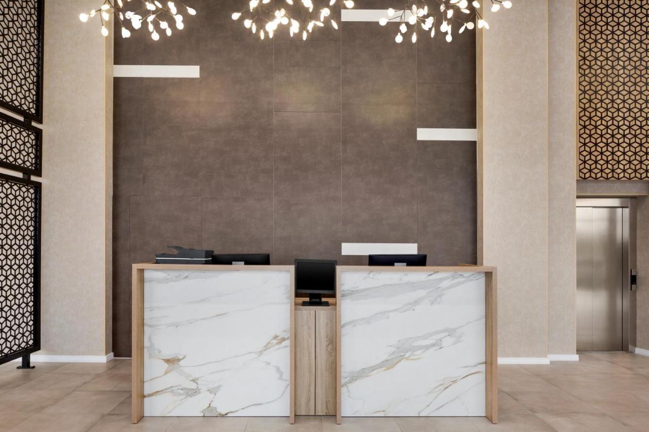 Hotel Ramada By Wyndham Târgu Jiu Extérieur photo