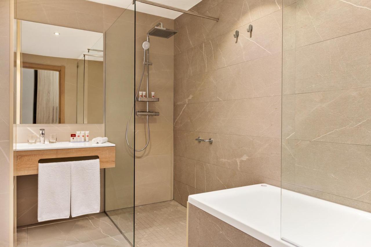 Hotel Ramada By Wyndham Târgu Jiu Extérieur photo