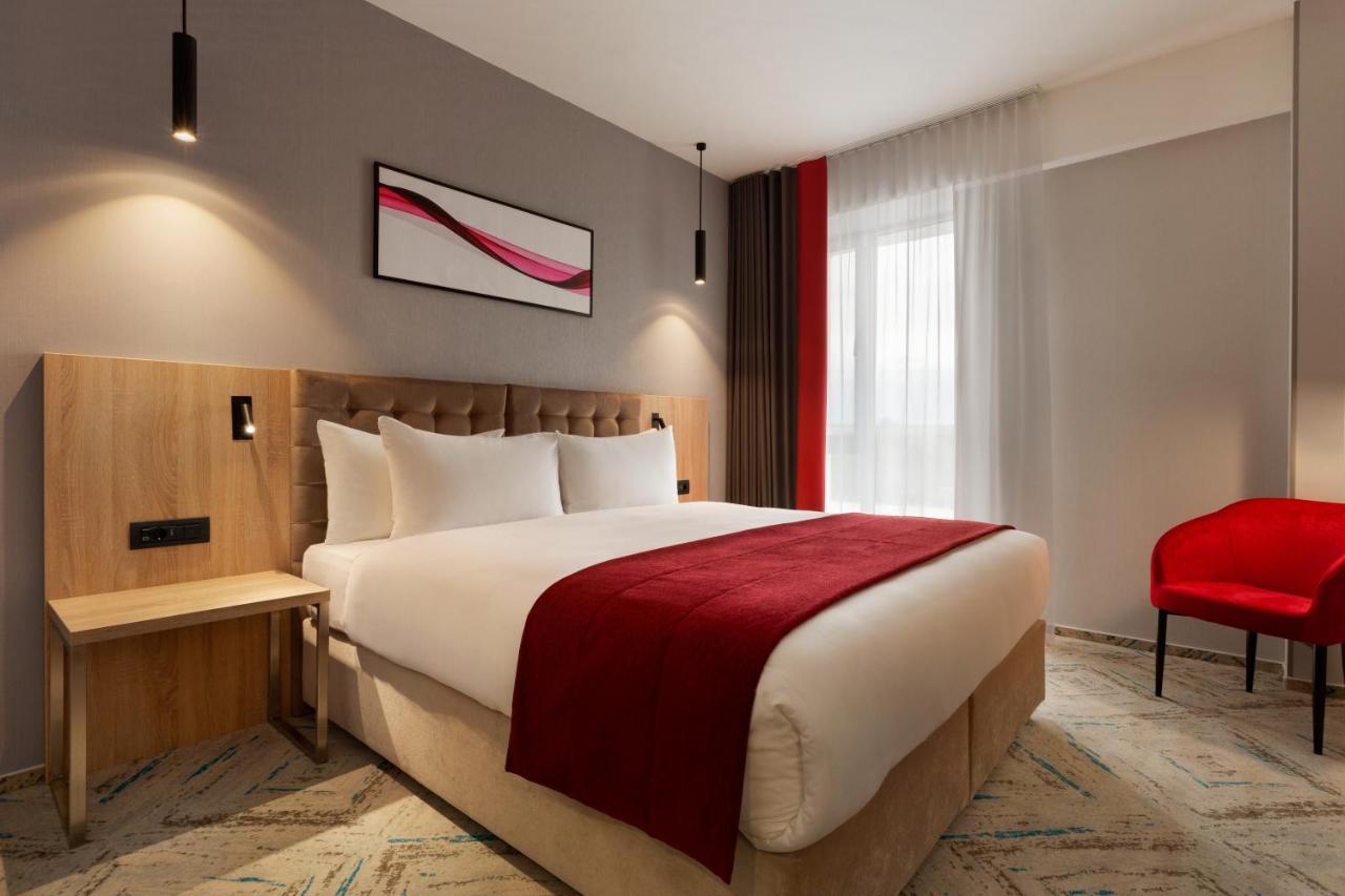 Hotel Ramada By Wyndham Târgu Jiu Extérieur photo