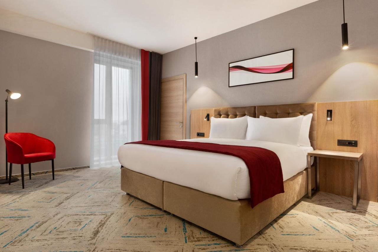 Hotel Ramada By Wyndham Târgu Jiu Extérieur photo