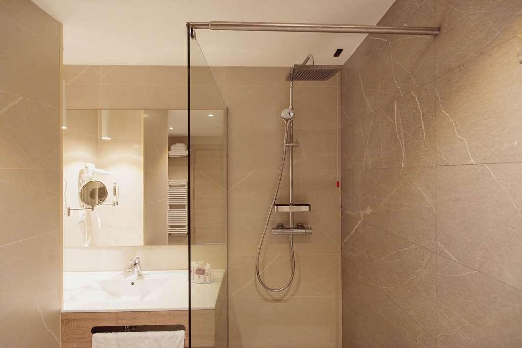 Hotel Ramada By Wyndham Târgu Jiu Extérieur photo